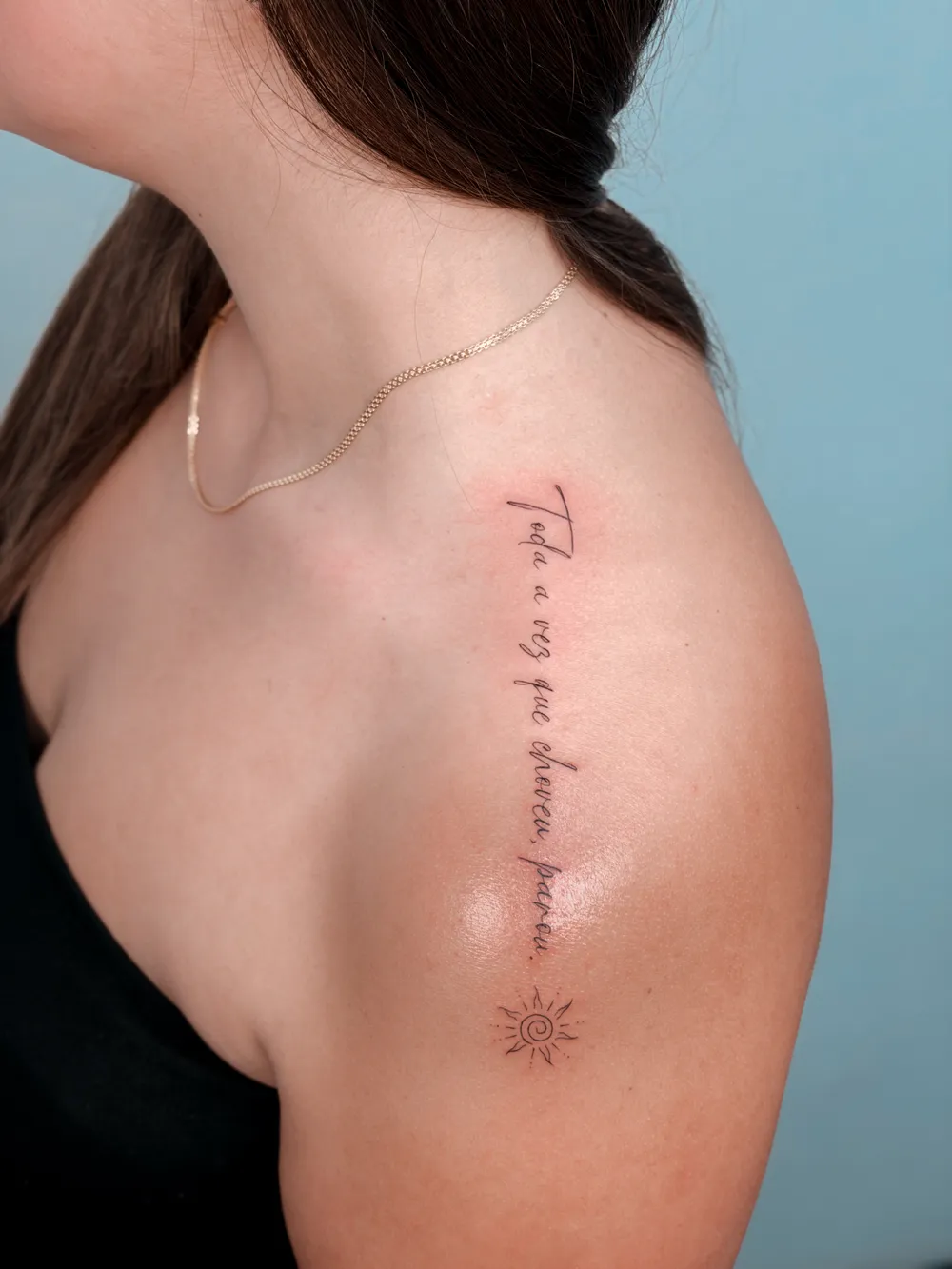Handwritten shoulder lettering by Hugo Gonzalez